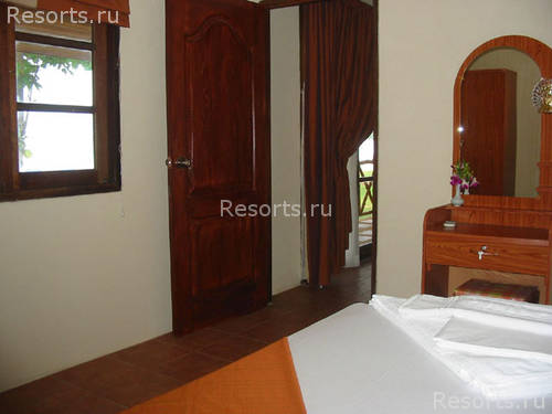 The Waterfront Hotel 4